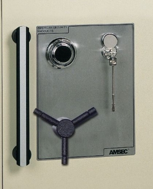 Esta caja fuerte de alta seguridad requiere una llave y una combinación para abrirla