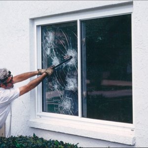 La película de seguridad para ventanas evita que se rompan las ventanas